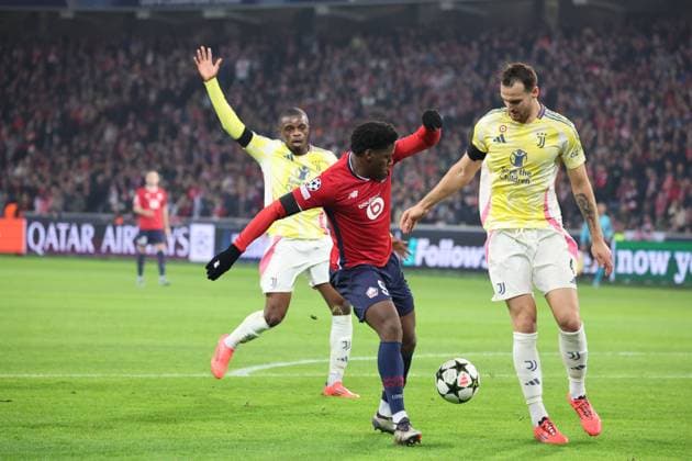 Jonathan DAVID (LOSC Lille) et Federico GATTI (Juventus) lors du match LOSC Lille vs Juventus FC, Ligue des Champions, Decathlon Arena stade Pierre Mauroy Villeneuve d Ascq, le 5 novembre 2024 - photo Laurent Sanson Panoramic FOOTBALL : LOSC Lille vs Juventus FC - Ligue des Champions - 05 11 2024 LaurentSanson Panoramic 