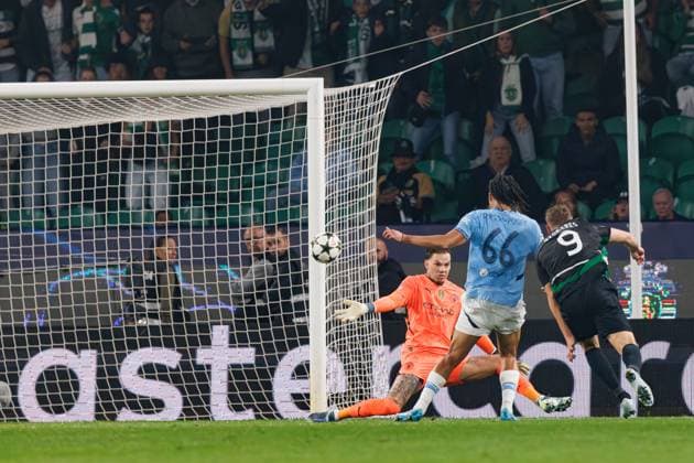 Sport Bilder des Tages Viktor Gyokeres seen scoring goal during UEFA Champions League game between teams of Sporting CP and Manchester City FC (Maciej Rogowski) Lisbon Estadio Jose Alvalade Portugal Copyright: xMaciejxRogowskix scpcity2425-5