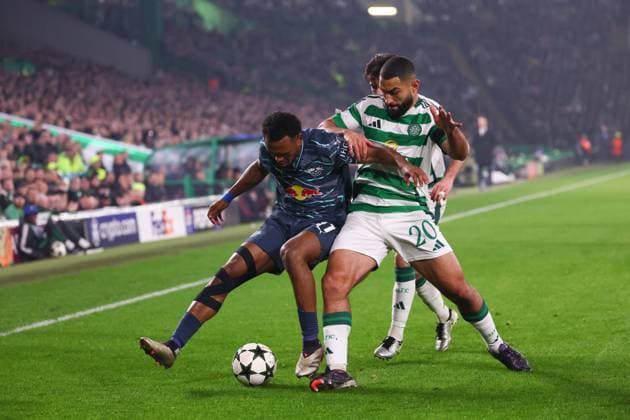Celtic Glasgow - RB Leipzig Champions League Glasgow, 05.11.2024, Celtic Park, Fussball, UEFA Champions League, 4. Spieltag , Celtic Glasgow vs. RB Leipzig , Im Bild v.l.: Lois Openda (11, RB Leipzig) und Cameron Carter-Vickers ( 20, Celtic) , Only editorial use! Foto nur zur redaktionellen Nutzung bestimmt! , UEFA regulations prohibit any use of photographs as image sequences and or quasi-video ,