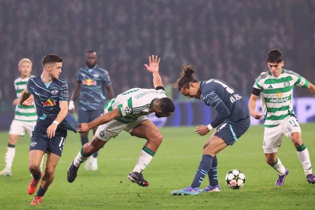 Celtic Glasgow - RB Leipzig Champions League Glasgow, 05.11.2024, Celtic Park, Fussball, UEFA Champions League, 4. Spieltag , Celtic Glasgow vs. RB Leipzig , Im Bild v.l.: Christoph Baumgartner (14, RB Leipzig), Cameron Carter-Vickers ( 20, Celtic), Yussuf Yurary Poulsen (9, RB Leipzig) und Ãlex Valle ( 11, Celtic) , Only editorial use! Foto nur zur redaktionellen Nutzung bestimmt! , UEFA regulations prohibit any use of photographs as image sequences and or quasi-video ,
