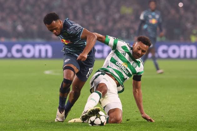 Celtic Glasgow - RB Leipzig Champions League Glasgow, 05.11.2024, Celtic Park, Fussball, UEFA Champions League, 4. Spieltag , Celtic Glasgow vs. RB Leipzig , Im Bild v.l.: Lois Openda (11, RB Leipzig) und Auston Trusty ( 6, Celtic) , Only editorial use! Foto nur zur redaktionellen Nutzung bestimmt! , UEFA regulations prohibit any use of photographs as image sequences and or quasi-video ,