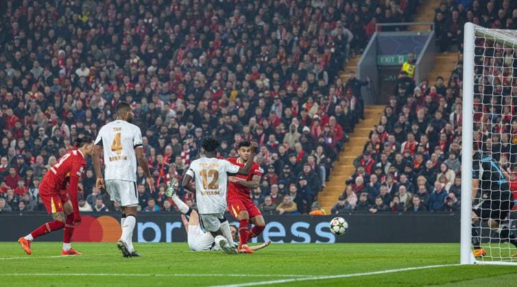 Football - UEFA Champions League - League Phase - Liverpool FC v Bayer 04 Leverkusen LIVERPOOL, ENGLAND - Tuesday, November 5, 2024: Liverpool s Luis Diaz scores the third goal during the UEFA Champions League game between Liverpool FC and Bayer Leverkusen at Anfield. (Photo by David Rawcliffe Propaganda) LIVERPOOL Anfield MERSEYSIDE ENGLAND  Copyright: xDavidxRawcliffex P2024-11-05-Liverpool_Leverkusen-66