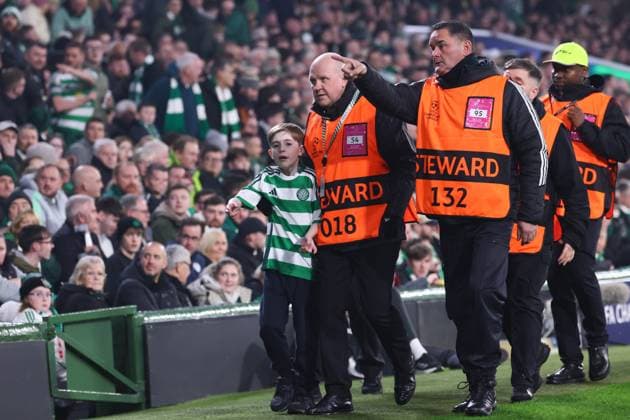 Celtic Glasgow - RB Leipzig Champions League Glasgow, 05.11.2024, Celtic Park, Fussball, UEFA Champions League, 4. Spieltag , Celtic Glasgow vs. RB Leipzig , Im Bild: junger Flitzer , Only editorial use! Foto nur zur redaktionellen Nutzung bestimmt! , UEFA regulations prohibit any use of photographs as image sequences and or quasi-video ,