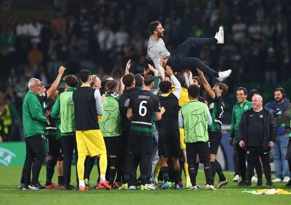 Ruben Amorim manager of Sporting Lisbon is thrown in the air after the match Sporting Lisbon v Manchester City, UEFA Champions League, Group Stage, Football, Estadio Jose Alvalade, Lisbon, Portugal - 05 Nov 2024 EDITORIAL USE ONLY No use with unauthorised audio, video, data, fixture lists, club league logos or live services. Online in-match use limited to 120 images, no video emulation. No use in betting, games or single club league player publications.  Copyright: xMichaelxZemanek Shutterstockx 14863776bl