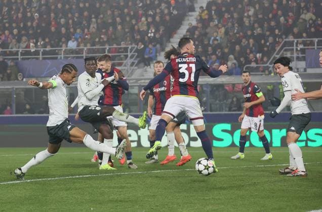 Bologna s Martin Erlic scores the goal 1-0 for his team during the Uefa Champions League soccer match between Bologna f.c. and AS Monaco at the Dall Ara Stadium, Bologna, northern Italy, Tuesday, November 05, 2024. - Soccer - (Photo Michele Nucci - LaPresse)  Copyright: xMichelexNucci LaPressex