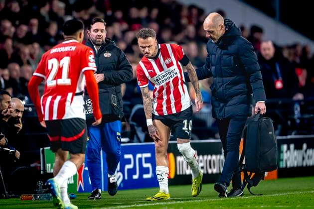 PSV Eindhoven forwarder Noa Lang gets injured and leaves the pitch, during the match PSV - Girona at the Philips stadium for the UEFA Champions League - League phase - Matchday 4 season 2024-2025 in EINDHOVEN, Netherlands on 5 november 2024, (photo by Marcel van Dorst EYE4images DeFodi Images) not used in POL SRB CRO FRA GBR NED ITA USA Defodi-746_198219