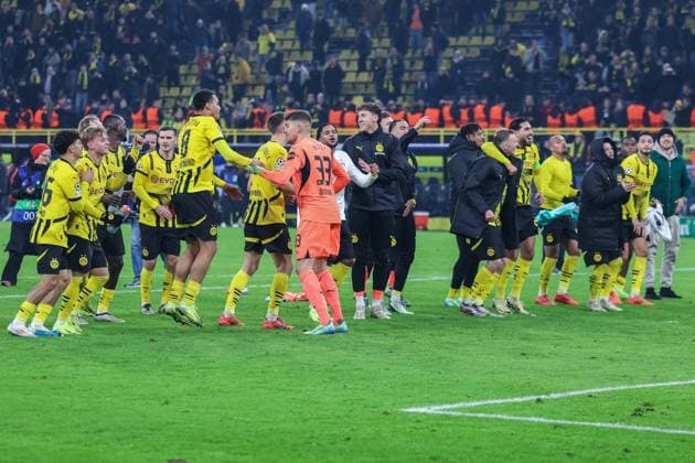 Fußball Champions League 4. Spieltag Borussia Dortmund - Sturm Graz am 05.11.2024 im Signal Iduna Park in Dortmund Dortmund feiet vor den Fans nach dem Spiel