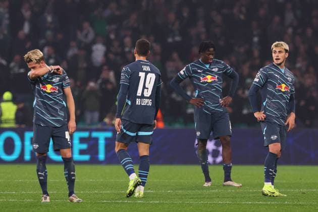 Celtic Glasgow - RB Leipzig Champions League Glasgow, 05.11.2024, Celtic Park, Fussball, UEFA Champions League, 4. Spieltag , Celtic Glasgow vs. RB Leipzig 3:1 (2:1) , Im Bild: Spieler von RB Leipzig enttäscht nach der Niederlage , Only editorial use! Foto nur zur redaktionellen Nutzung bestimmt! , UEFA regulations prohibit any use of photographs as image sequences and or quasi-video ,