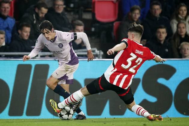EINDHOVEN - (l-r) Bryan Gil of Girona FC, Matteo Dams of PSV Eindhoven during the UEFA Champions league match between PSV Eindhoven and Girona FC at Phillips stadium on Nov. 5, 2024 in Eindhoven, Netherlands. ANP Hollandse Hoogte BART STOUTJESDIJK UEFA Champions League 2024 25 League Phase MD4 2024 25 xVIxANPxSportx xBartxStoutjesdijkxIVx 512779334 originalFilename: 512779334.jpg