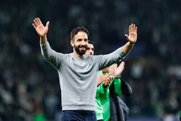 Rubem Amorim seen greeting fans during UEFA Champions League game between teams of Sporting CP and Manchester City FC (Maciej Rogowski) Lisbon Estadio Jose Alvalade Portugal Copyright: xMaciejxRogowskix scpcity2425-4-2