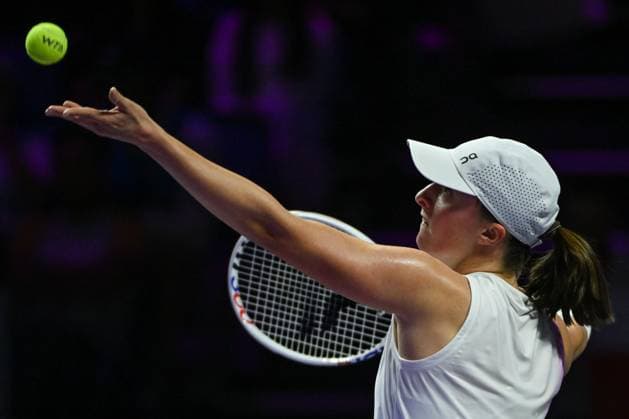 WTA, Tennis Damen Finals 2024 - Day 4 RIYADH, SAUDI ARABIA - NOVEMBER 05: Iga Swiatek of Poland during her match against Coco Gauff of USA, on day 4 of the 2024 WTA Finals, part of the Hologic WTA Tour, held at King Saud University Indoor Arena on November 05, 2024, in Riyadh, Saudi Arabia. Riyadh Saudi Arabia  Copyright: xArturxWidakx originalFilename:widak-wtafinal241105_np2vf.jpg