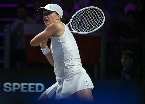 WTA, Tennis Damen Finals 2024 - Day 4 RIYADH, SAUDI ARABIA - NOVEMBER 05: Iga Swiatek of Poland during her match against Coco Gauff of USA, on day 4 of the 2024 WTA Finals, part of the Hologic WTA Tour, held at King Saud University Indoor Arena on November 05, 2024, in Riyadh, Saudi Arabia. Riyadh Saudi Arabia  Copyright: xArturxWidakx originalFilename:widak-wtafinal241105_npNAL.jpg
