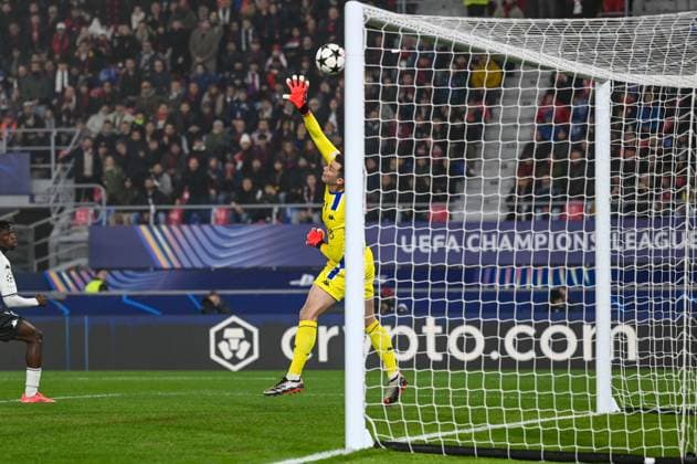 CALCIO - UEFA Champions League - Bologna FC vs AS Monaco Monacoâ??s Radoslaw Majecki saves the ball during Bologna FC vs AS Monaco, UEFA Champions League football match in Bologna, Italy, November 05 2024 Bologna Italy  Copyright: xIPAxSport ABACAx