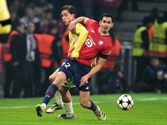 LILLE - (l-r) Kenan Yildiz of Juventus FC, Aissa Mandi of Lille OSC during the UEFA Champions League match between Lille OSC and Juventus FC at the Pierre-Mauroy stadium on Nov. 5, 2024 in Lille, France. ANP Hollandse Hoogte UEFA Champions League 2024 25 League phase 4 2024 25 xVIxANPxSportx xGerritxvanxKeulenxIVx 512782212 originalFilename: 512782212.jpg