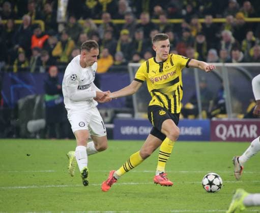 05.11.2024, xgrfx, Fussball UEFA Champions League, Borussia Dortmund - Sturm Graz emspor, v.l. Lovro Zvonarek (Sturm Graz), Nico Schlotterbeck (Borussia Dortmund) (DFL DFB REGULATIONS PROHIBIT ANY USE OF PHOTOGRAPHS as IMAGE SEQUENCES and or QUASI-VIDEO) Dortmund