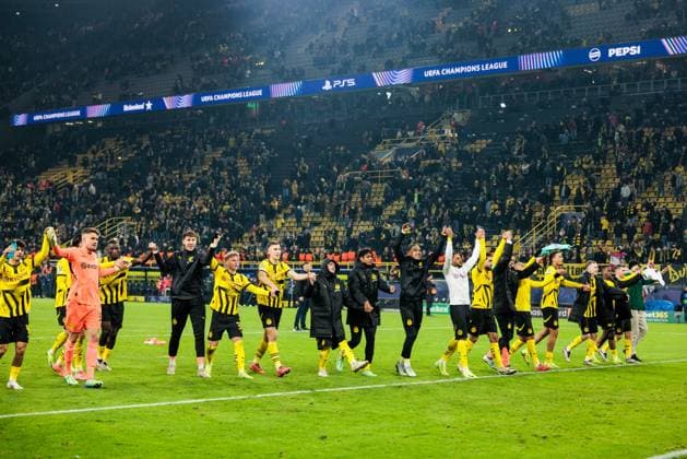 UEFA Champions League: Borussia Dortmund - SK Sturm Graz; 05.11.2024 Die Spieler der Borussia Dortmund feiern den Sieg vor der Kurve UEFA Champions League: Borussia Dortmund - SK Sturm Graz, Dortmund, SIGNAL IDUNA PARK Copyright: xBEAUTIFULxSPORTS Wunderlx