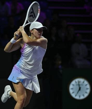 WTA, Tennis Damen Finals 2024 - Day 4 RIYADH, SAUDI ARABIA - NOVEMBER 05: Iga Swiatek of Poland during her match against Coco Gauff of USA, on day 4 of the 2024 WTA Finals, part of the Hologic WTA Tour, held at King Saud University Indoor Arena on November 05, 2024, in Riyadh, Saudi Arabia. Riyadh Saudi Arabia  Copyright: xArturxWidakx originalFilename:widak-wtafinal241105_npNon.jpg