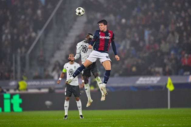 CALCIO - UEFA Champions League - Bologna FC vs AS Monaco Header of Bologna s Giovanni Fabbian during Bologna FC vs AS Monaco, UEFA Champions League football match in Bologna, Italy, November 05 2024 Bologna Italy  Copyright: xIPAxSport ABACAx