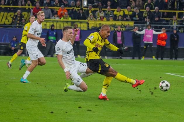 Dortmund, Deutschland 05. November 2024: Champions League - 2024 2025 - Borussia Dortmund vs. Sturm Graz Im Bild: v.li. der Zweite Torschütze Donyell Malen (BVB) macht das Tor zum 1:0 für Borussia Dortmund. Signal Iduna Park Nordrhein Westfalen Copyright: xFotostandx xFantinix