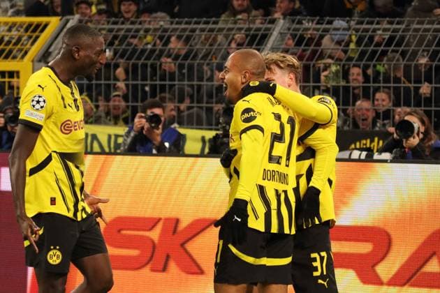 Dortmund, Deutschland 05. November 2024: Champions League - 2024 2025 - Borussia Dortmund vs. Sturm Graz Im Bild: v.li. der Zweite Torschütze Donyell Malen (BVB) jubelt nach seinem Tor zum 1:0 mit seinen Mannschaftskollegen Serhou Guirassy (BVB) und Cole Campbell (BVB) Signal Iduna Park Nordrhein Westfalen Copyright: xFotostandx xFantinix