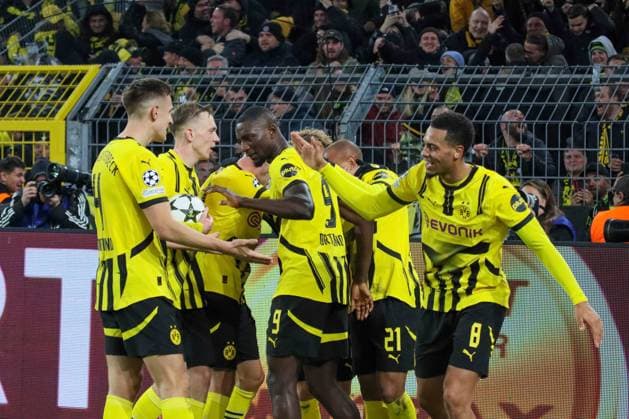 Dortmund, Deutschland 05. November 2024: Champions League - 2024 2025 - Borussia Dortmund vs. Sturm Graz Im Bild: Die Mannschaft vom BVB jubelt nach dem Tor zum 1:0 durch den Torschützen Donyell Malen (BVB), Zweiter von rechts im Bild Signal Iduna Park Nordrhein Westfalen Copyright: xFotostandx xFantinix