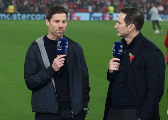 - Liverpool v Bayer 04 Leverkusen, UEFA Champions League, League Phase, Anfield Stadium, Liverpool, UK - 5th November 2024. Daniel Weir Crystal Pix Xabi Alonso Manager of Bayer Leverkusen chats to TV presenter Frank Lampard former Chelsea & England footballer. - Liverpool v Bayer 04 Leverkusen, UEFA Champions League, League Phase, Anfield Stadium, Liverpool, UK - 5th November 2024. Daniel Weir Crystal Pix Liverpool Anfield Stadium UK Copyright: xDanxWeirx CP_Liverpool_Bayer_04_Leverkusen_131