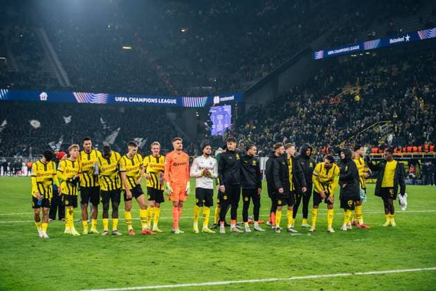 Borussia Dortmund v SK Sturm Graz - UEFA Champions League 2024 25 League Phase MD4 Players of Borussia Dortmund celebrate with fans after they win the UEFA Champions League 2024 25 League Phase MD4 soccer match between Borussia Dortmund and SK Sturm Graz at BVB Stadion Dortmund in Dortmund, Germany, on November 5, 2024. Dortmund Germany  Copyright: xHeshamxElsherifx originalFilename:elsherif-notitle241105_npV16.jpg