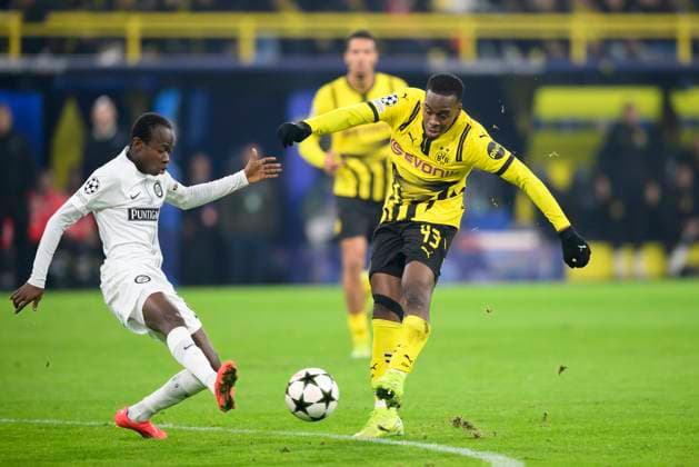 v.l. Malick YALCOUYE (Graz),Jamie BYNOE-GITTENS (DO) Aktion, Zweikampf, Fussball Champions League, 4. Spieltag, Borussia Dortmund (DO) - Sturm Graz 1:0, am 05.11.2024 in Dortmund Deutschland. UEFA regulations prohibit any use of photographs as image sequences and or quasi-video Â