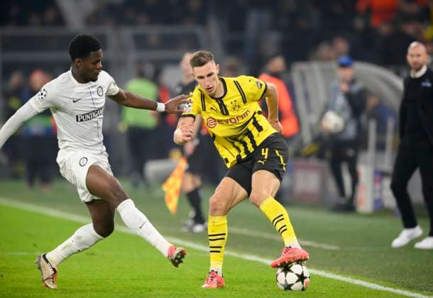 v.l. Tochi CHUKWUANI (Graz) , Nico SCHLOTTERBECK (DO) Aktion, Zweikampf, Fussball Champions League, 4. Spieltag, Borussia Dortmund (DO) - Sturm Graz 1:0, am 05.11.2024 in Dortmund Deutschland. UEFA regulations prohibit any use of photographs as image sequences and or quasi-video Â