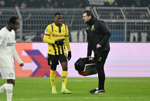 Jamie Gittens (Borussia Dortmund) muss behandelt werden 05.11.2024, Fussball UEFA Champions League 2024 25, 4. Spieltag Borussia Dortmund - SK Sturm Graz 1:0 Dortmund Signal Iduna Park Nordrhein Westfalen Deutschland