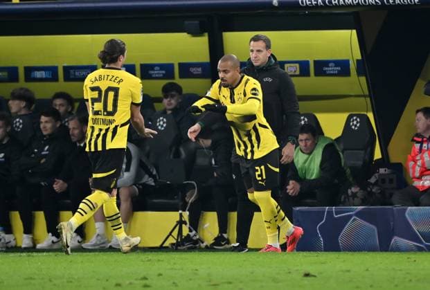 Spielerwechsel Donyell Malen (Borussia Dortmund) kommt für Marcel Sabitzer (Borussia Dortmund) 05.11.2024, Fussball UEFA Champions League 2024 25, 4. Spieltag Borussia Dortmund - SK Sturm Graz 1:0 Dortmund Signal Iduna Park Nordrhein Westfalen Deutschland