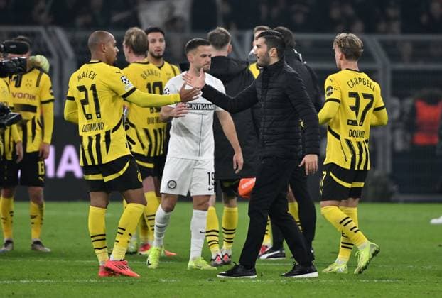 Trainer Nuri Sahin (Borussia Dortmund), re., mit Donyell Malen (Borussia Dortmund) 05.11.2024, Fussball UEFA Champions League 2024 25, 4. Spieltag Borussia Dortmund - SK Sturm Graz 1:0 Dortmund Signal Iduna Park Nordrhein Westfalen Deutschland