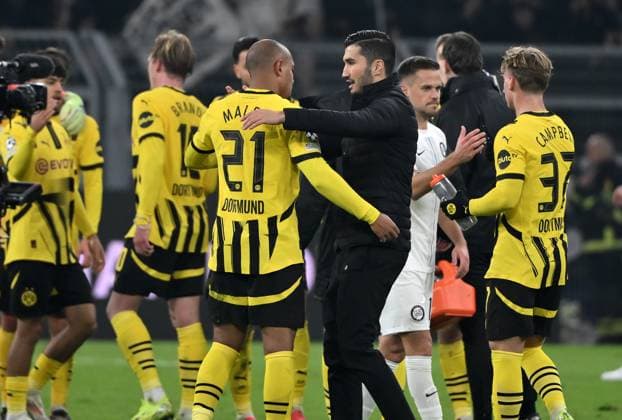 Trainer Nuri Sahin (Borussia Dortmund), re., mit Donyell Malen (Borussia Dortmund) 05.11.2024, Fussball UEFA Champions League 2024 25, 4. Spieltag Borussia Dortmund - SK Sturm Graz 1:0 Dortmund Signal Iduna Park Nordrhein Westfalen Deutschland