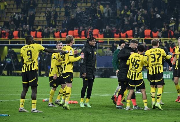 Dortmunds Spieler feiern den Sieg, links Serhou Guirassy (Borussia Dortmund) 05.11.2024, Fussball UEFA Champions League 2024 25, 4. Spieltag Borussia Dortmund - SK Sturm Graz 1:0 Dortmund Signal Iduna Park Nordrhein Westfalen Deutschland
