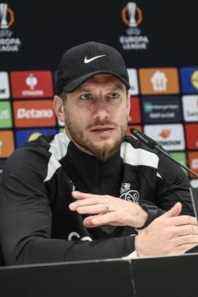 Union s head coach Sebastien Pocognoli pictured during a press conference, PK, Pressekonferenz of Belgian soccer team Royale Union Saint-Gilloise in Brussels, on Wednesday 06 November 2024. The team prepares for tomorrow s match against Italian team AS Roma, in the fourth day (out of 8) of the League phase of the UEFA Europa League tournament. BRUNOxFAHY  x104709768x