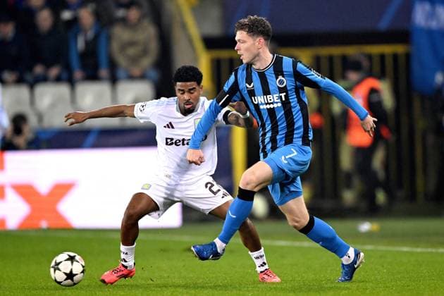 BRUGGE - (l-r) Ian Maatsen of Aston Villa FC, Andreas Skov Olsen of Club Brugge KV during the UEFA Champions League match between Club Brugge and Aston Villa FC at Jan Breydel Stadium on Nov. 6, 2024 in Bruges, Belgi . ANP Hollandse Hoogte UEFA Champions League 2024 25 League phase 4 2024 25 xVIxANPxSportx xGerritxvanxKeulenxIVx 512837170 originalFilename: 512837170.jpg