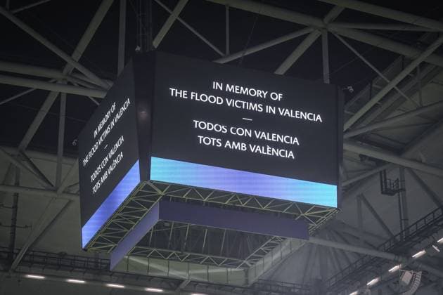 Shakhtar Donetsk (UKR) vs. Young Boys (SUI) YB - Fussball: UEFA Champions League 2024 25, 4. Spieltag, Schachtar Donezk vs. Young Boys Bern, Arena AufSchalke Veltins-Arena (Gelsenkirchen): Gedenken an die Opfer in Valencia Copyright: xJOERANxSTEINSIEKx