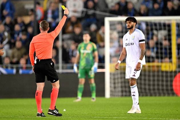 BRUGGE - (l-r) Referee Tobias Stieler, Tyrone Mings of Aston Villa FC during the UEFA Champions League match between Club Brugge and Aston Villa FC at the Jan Breydel Stadium on Nov. 6, 2024 in Bruges, Belgi . ANP Hollandse Hoogte UEFA Champions League 2024 25 League phase 4 2024 25 xVIxANPxSportx xGerritxvanxKeulenxIVx 512838426 originalFilename: 512838426.jpg