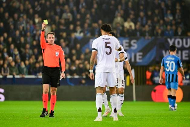 Club Brugge v Aston Villa - UEFA Champions League BRUGGE, BELGIUM - NOVEMBER 06 : referee Tobias Stieler giving a yellow card during the UEFA Champions League phase matchday 4 between Club Brugge and Aston Villa on November 6, 2024 in Brugge, Belgium, 06 11 2024 Brugge Belgium  Copyright: xPeterxDexVoechtx