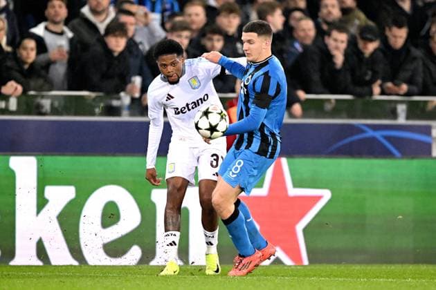 BRUGGE - (l-r) Leon Bailey of Aston Villa FC, Christos Tzolis of Club Brugge KV during the UEFA Champions League match between Club Brugge and Aston Villa FC at Jan Breydel Stadium on Nov. 6, 2024 in Bruges, Belgi . ANP Hollandse Hoogte UEFA Champions League 2024 25 League phase 4 2024 25 xVIxANPxSportx xGerritxvanxKeulenxIVx 512839727 originalFilename: 512839727.jpg
