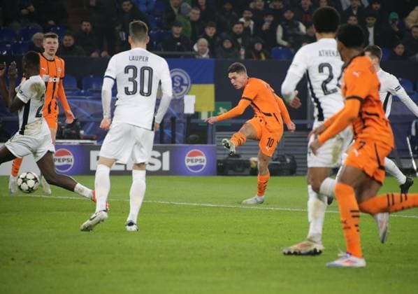 06.11.2024, xgrfx, Fussball UEFA Champions League, Schachtar Donezk - Young Boys Bern emspor, v.l. Tor, Georgiy Sudakov (Schachtar Donezk) (DFL DFB REGULATIONS PROHIBIT ANY USE OF PHOTOGRAPHS as IMAGE SEQUENCES and or QUASI-VIDEO) Gelsenkirchen