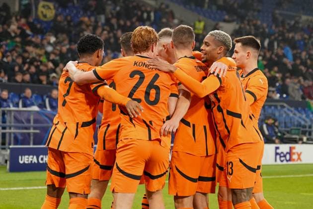 Shakhtar Donetsk (UKR) vs. Young Boys (SUI) YB - Fussball: UEFA Champions League 2024 25, 4. Spieltag, Schachtar Donezk vs. Young Boys Bern, Arena AufSchalke Veltins-Arena (Gelsenkirchen): Tor und Torjubel nach dem 2:1 durch Georgiy Sudakov Georgy Sudakov Georgij Sudakow (Schachtar Donezk, 10), Geste, Mimik Copyright: xJOERANxSTEINSIEKx