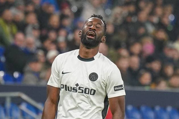 Shakhtar Donetsk (UKR) vs. Young Boys (SUI) YB - Fussball: UEFA Champions League 2024 25, 4. Spieltag, Schachtar Donezk vs. Young Boys Bern, Arena AufSchalke Veltins-Arena (Gelsenkirchen): Silvere Ganvoula Silver Ganvoula (BSC Young Boys, 35) enttäuscht, genervt, nach misslungenem Angriff Copyright: xJOERANxSTEINSIEKx