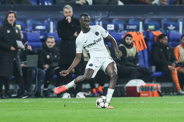 Fussball, UEFA Champions League Saison 2024 2025 Ligaphase 4.Spieltag FC Shakhtar Donetsk - BSC Young Boys 06.11.2024, Arena AufSchalke Cheikh Niasse (BSC Young Boys, 20) Gelsenkirchen Arena AufSchalke VELTINS-Arena Nordrhein-Westfahlen Deutschland