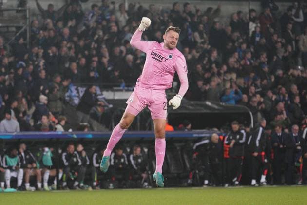 Simon Mignolet of Club Brugge celebrates after his side wins 1-0 Club Brugge v Aston Villa, UEFA Champions League, Group Stage, Football, Jan Breydel Stadium, Brussels, Belgium - 06 Nov 2024 EDITORIAL USE ONLY No use with unauthorised audio, video, data, fixture lists, club league logos or live services. Online in-match use limited to 120 images, no video emulation. No use in betting, games or single club league player publications.  Copyright: xDavexWinter Shutterstockx 14863799bs