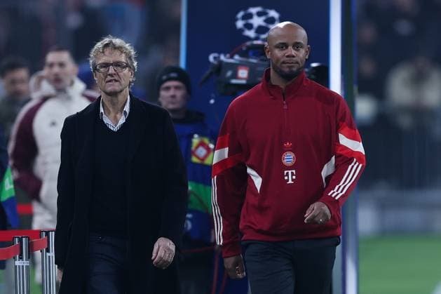 Fußball Champions League 4. Spieltag FC Bayern München - Benfica Lissabon am 06.11.2024 in der Allianz Arena in München Dieter Nickles ( Pressesprecher München ), links - Vincent Kompany ( Trainer Cheftrainer München ), rechts