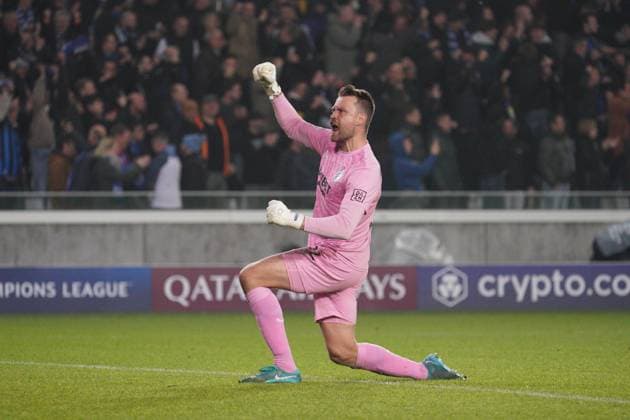 Simon Mignolet of Club Brugge celebrates after his side wins 1-0 Club Brugge v Aston Villa, UEFA Champions League, Group Stage, Football, Jan Breydel Stadium, Brussels, Belgium - 06 Nov 2024 EDITORIAL USE ONLY No use with unauthorised audio, video, data, fixture lists, club league logos or live services. Online in-match use limited to 120 images, no video emulation. No use in betting, games or single club league player publications.  Copyright: xDavexWinter Shutterstockx 14863799ca
