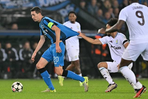 241106 Champions League Day 4 Club Brugge vs Aston Villa Hans Vanaken (20) of Club Brugge and Boubacar Kamara (44) of Aston Villa pictured during a soccer game between Belgian Club Brugge KV and English Aston Villa in the UEFA Champions League League Phase day 4 of the 2024-25 season, on Wednesday 6 November 2024 in Brugge , Belgium . PHOTO SPORTPIX David Catry BRUGGE BELGIUM  Copyright: xx 485337