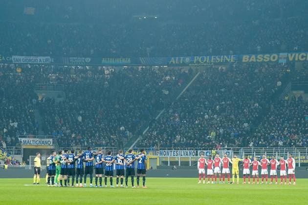 Milano Italy, November 6th 2024: A minute of silence for the victims of Valencia flooding prior to the UEFA Champions League football match between FC Internazionale and Arsenal FC at San Siro in Milano, Italy. (Daniela Porcelli SPP) Copyright: xDanielaxPorcellix xSPPx spp-en-DaPoSp-20241106-_DP12587