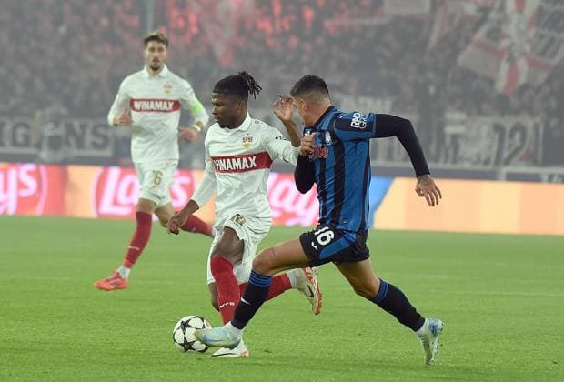 06.11.2024, xhbx, Fussball UEFA Champions League, VfB Stuttgart - Atalanta Bergamo emspor, v.l. El Bilal Toure (VfB Stuttgart), Raoul Bellanova (Atalanta Bergamo) (DFL DFB REGULATIONS PROHIBIT ANY USE OF PHOTOGRAPHS as IMAGE SEQUENCES and or QUASI-VIDEO) Stuttgart